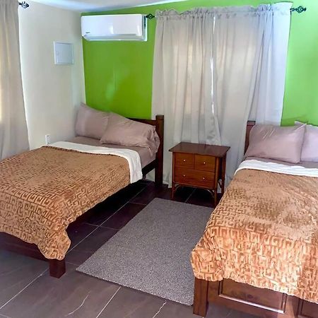 Centrally Located, Private, 1 Bedroom Apartment. يلمستاد المظهر الخارجي الصورة